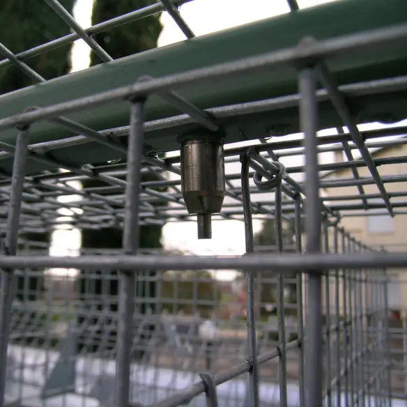 Bebedero automático para conejos en conejera