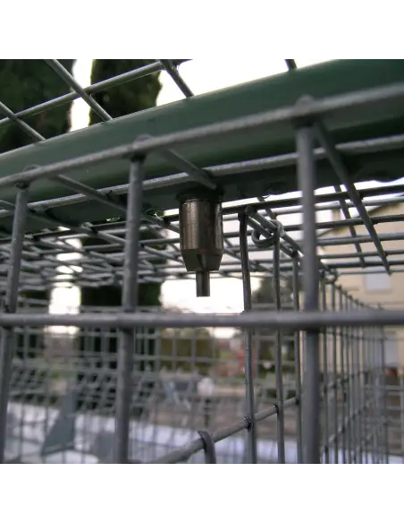 Bebedero automático para conejos en conejera