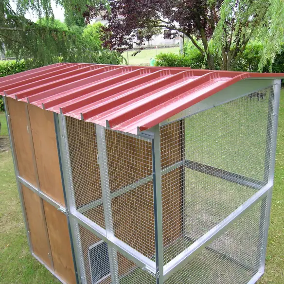 Techo de la caseta de madera para gatos