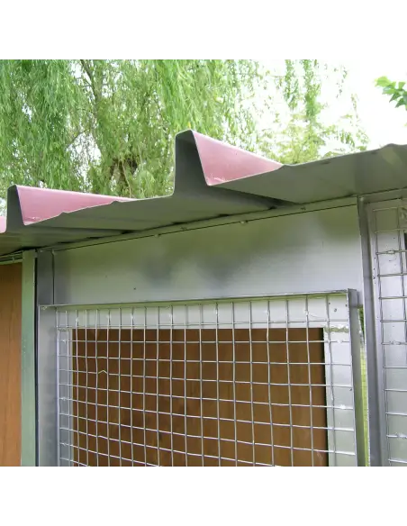 Techo de la caseta de madera para gatos