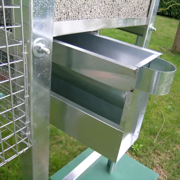 Comedero corredero para jaula de palomas