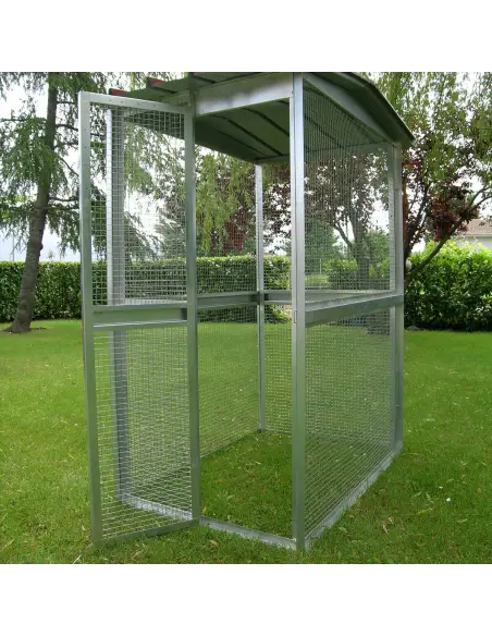 Puerta de acceso de la voladera exterior para aves