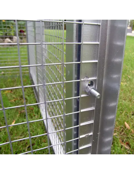 Fijación de paneles en la voladera exterior para aves