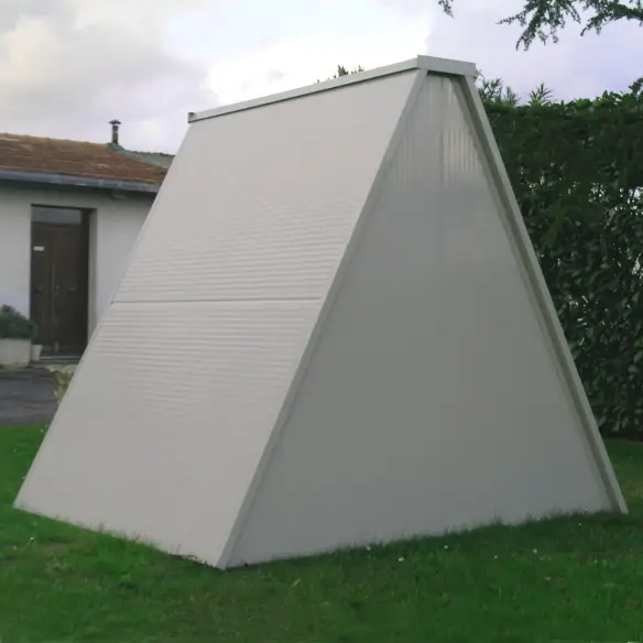 Parte trasera del refugio aislante de panel sándwich