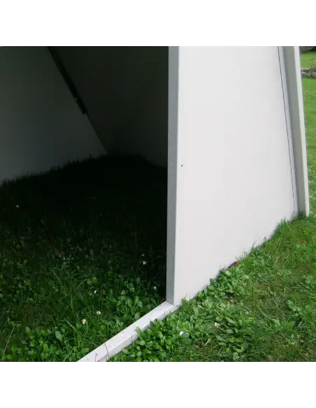 Interior del refugio aislante de panel sándwich para animales