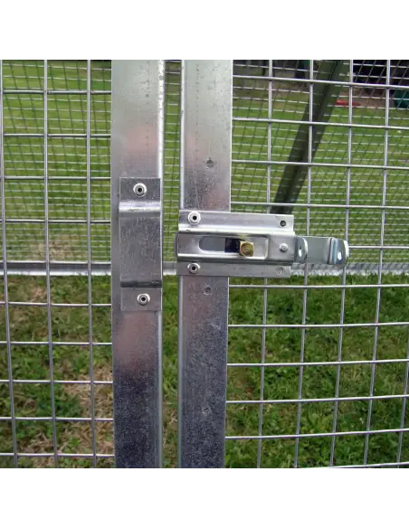 Corral con puerta de 3 lados para 8 gallinas
