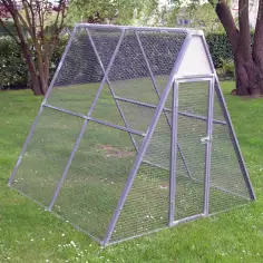 Corral con puerta para 12 o 20 gallinas