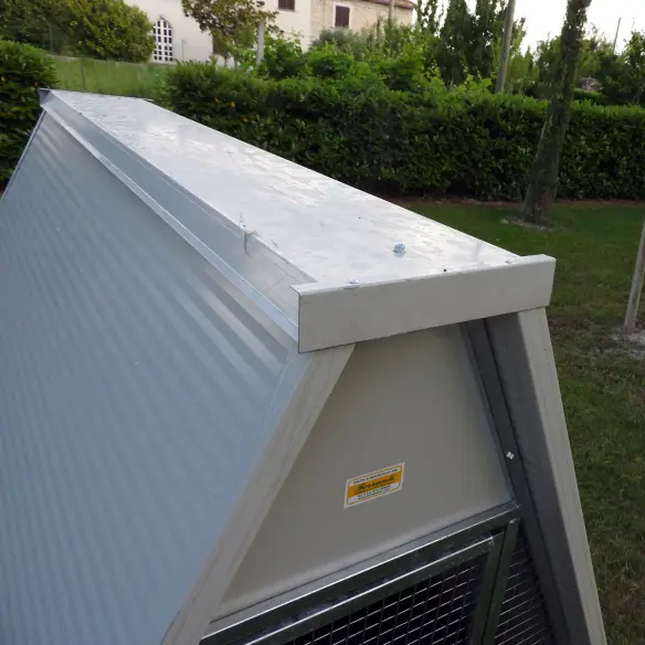 Techo del gallinero exterior de suelo para gallinas