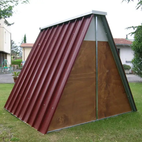 Parte trasera del gallinero de suelo para gallinas