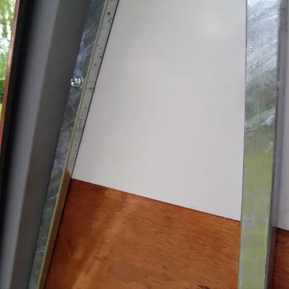 Parte trasera del gallinero de suelo para gallinas