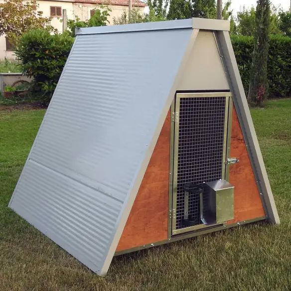 Gallinero exterior aislado para 8 gallinas con accesorios