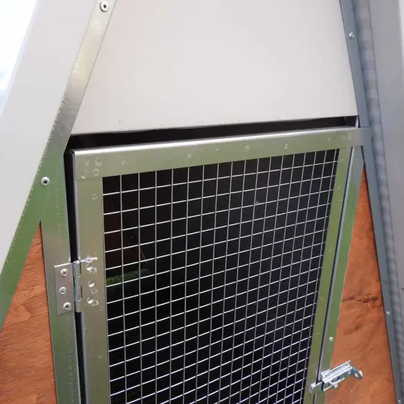 Puerta del gallinero exterior aislado para gallinas