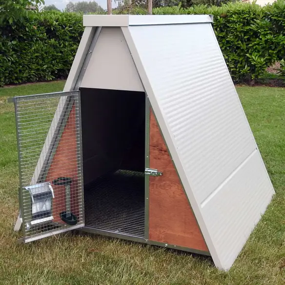 Puerta del gallinero exterior aislado para gallinas