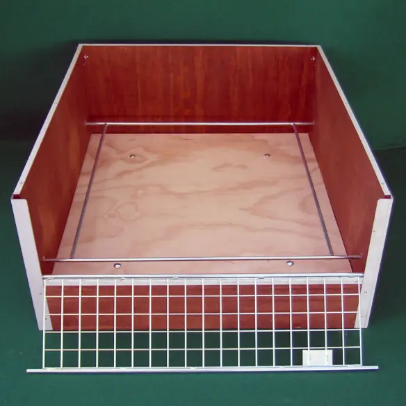 Paso para perro en paridera de madera