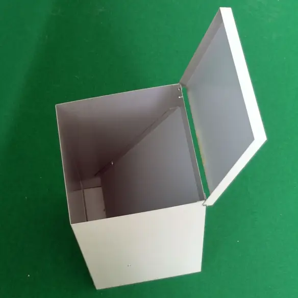 Apertura de la tolva comedero automático para perros