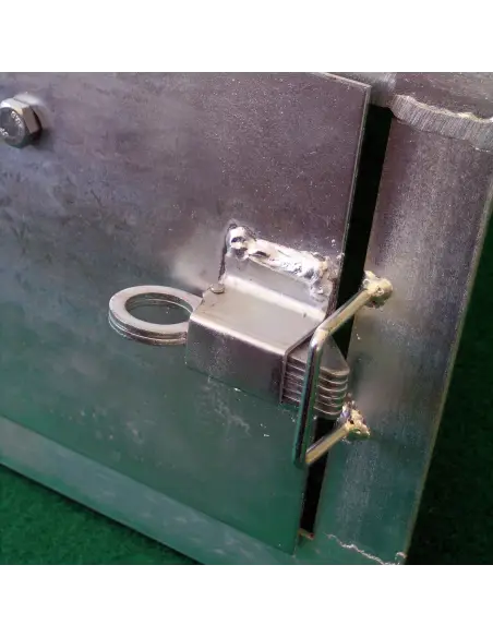 Cierre con pestillo en comedero giratorio para perro Cierre con pestillo en comedero giratorio para perro