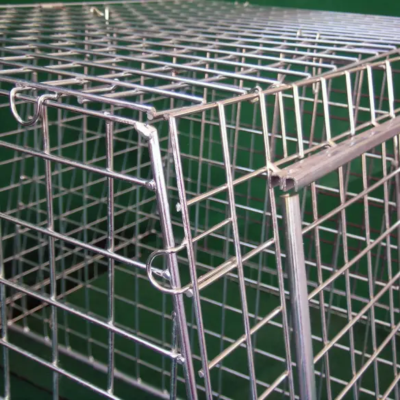 Paneles de enganche rápido en transportín a medida para perros