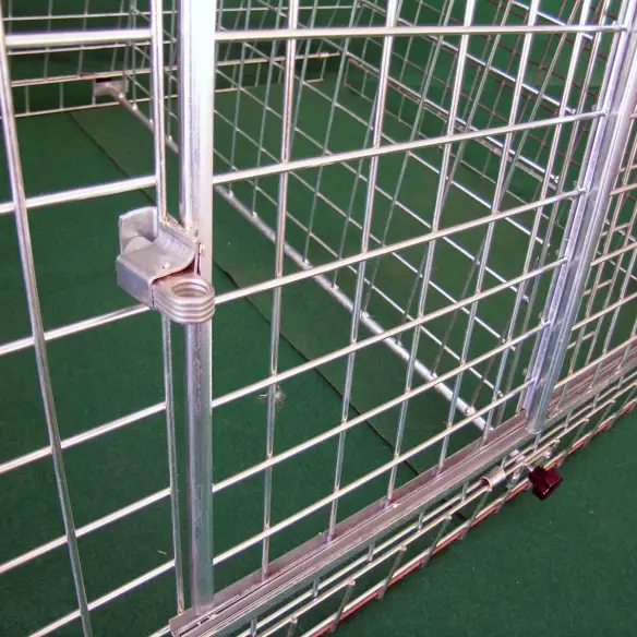 Cierre de la puerta en transportín a medida para perros