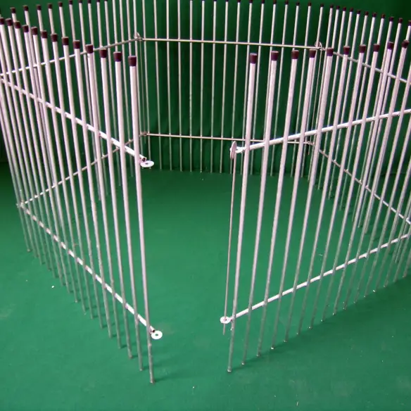Apertura del corral para cachorros de barrotes galvanizados