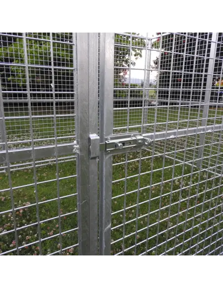 Fijación de paneles en corral para perros y otros animales a medida