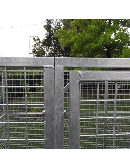 Fijación de paneles en corral para perros y otros animales a medida