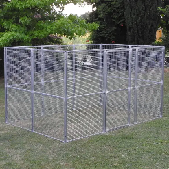 Recinto completo a medida con paneles de malla galvanizada para aves