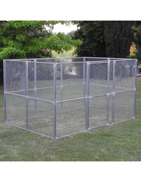 Recinto completo a medida con paneles de malla galvanizada para aves
