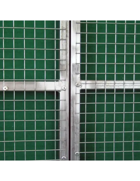 Fijación de la malla a la estructura de panel para voladera