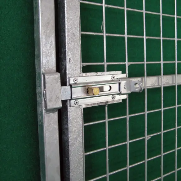 Puerta de perrera de malla galvanizada con pestillo