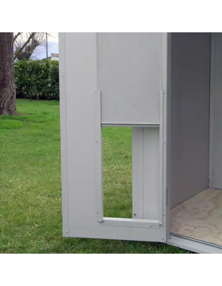 Interior con fondo elevado en casa para perro grande Alano
