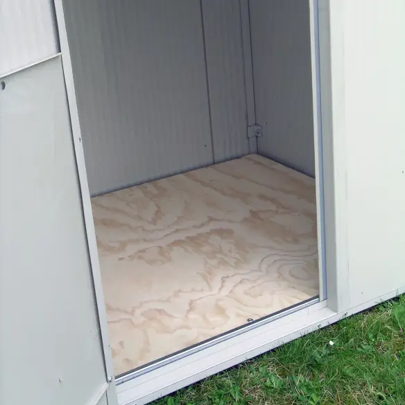 Interior con fondo elevado en casa para perro grande Alano