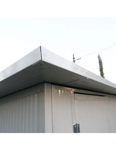 Detalle de casa para perro grande modelo Alano aislada