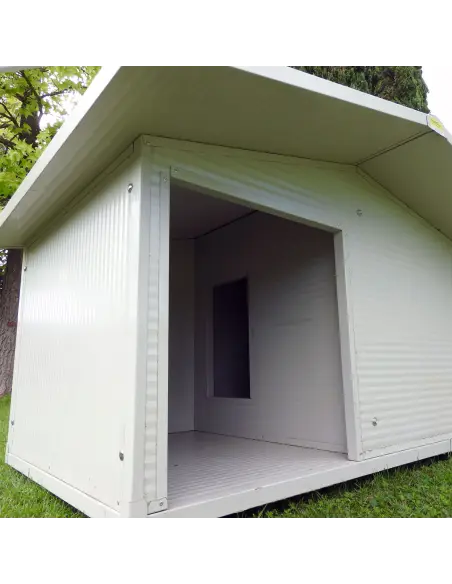 Interior de casa para perro grande modelo Veranda aislada
