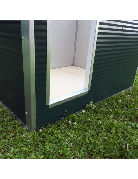 Entrada de caseta para perros grandes exterior aislada