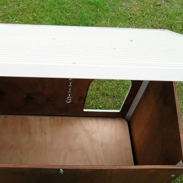 Interior de casa para perros grandes de madera Collie