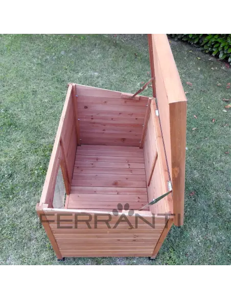 Interior de caseta de madera para perros medianos Interior de caseta de madera para perros medianos