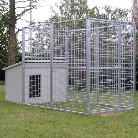 Perrera box para perros modelo Eco con casa para perros modelo Doberman sin techo