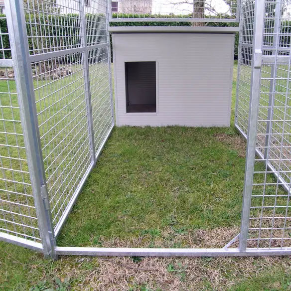 Entrada de perrera box modelo Eco con casa para perros Doberman
