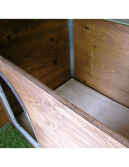 Casa interior con techo abatible en perrera box modelo Cocker Casa interior con techo abatible en perrera box modelo Cocker