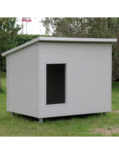 Plataforma montada en caseta de perros