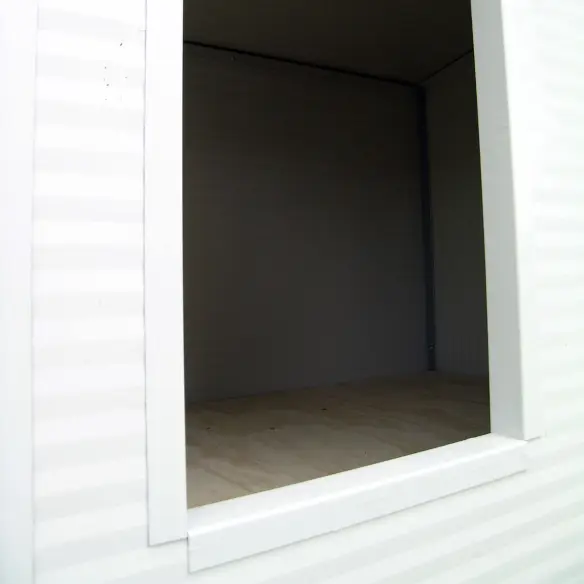 Caseta exterior aislada para perros pequeños blanca y gris