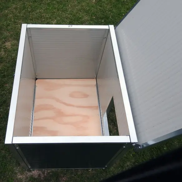 Caseta exterior aislada para perros pequeños verde