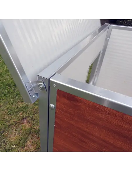 Caseta exterior aislada para perros pequeños efecto madera