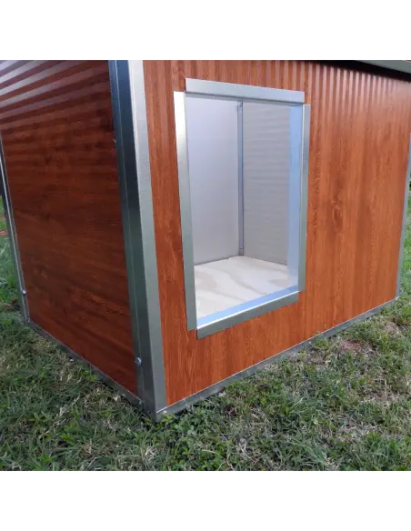 Caseta exterior aislada para perros pequeños efecto madera