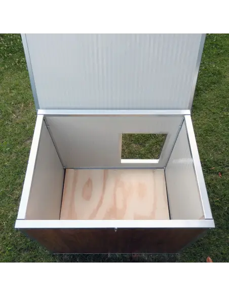 Caseta exterior aislada para perros pequeños efecto madera