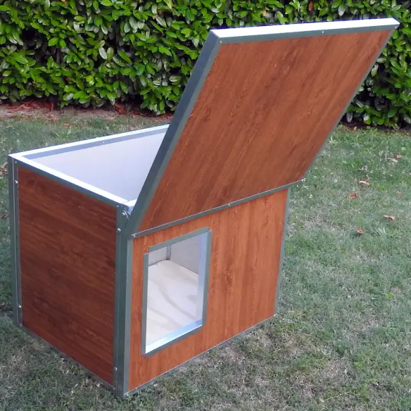 Caseta exterior aislada para perros pequeños efecto madera