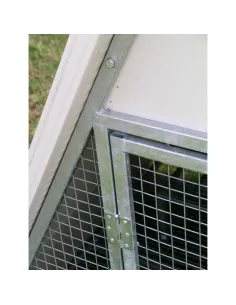 Gallinero elevado aislado