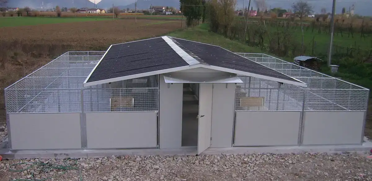 Instalaci&oacute;n profesional de box para perros de exterior